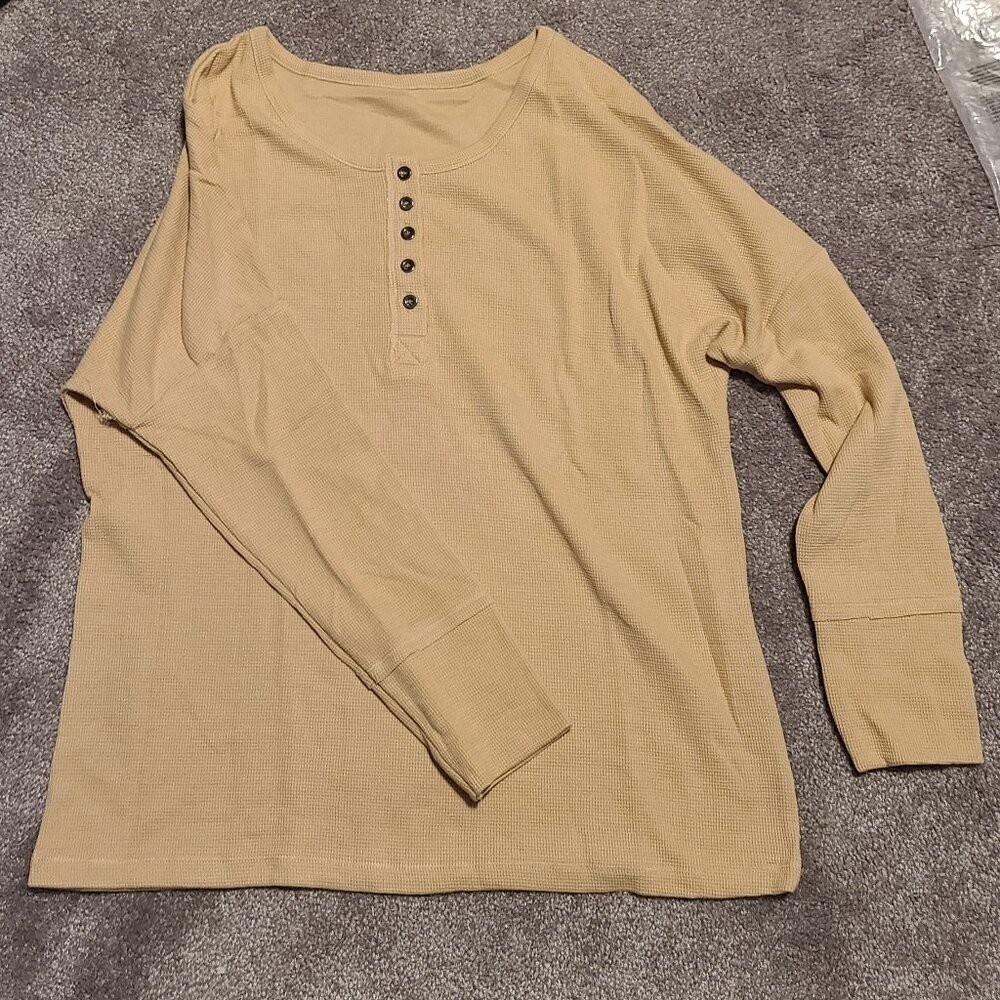 🥵 NWOT long sleeve- khaki shirt with 5 buttons
